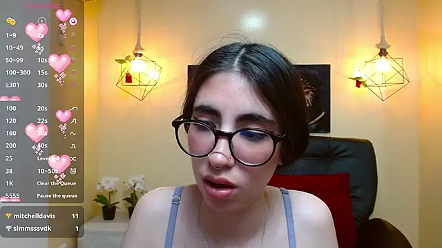 Snapshot of LenaRoses chatting on December 6, 12:07 am LenaRoses online show from December 6, 12:07 am