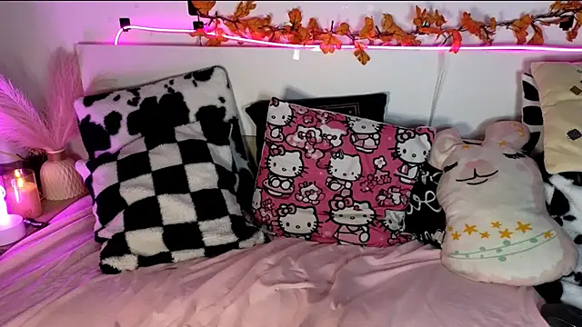 Snapshot of nicollewetpussy chatting on November 20, 6:52 pm nicollewetpussy online show from November 20, 6:52 pm