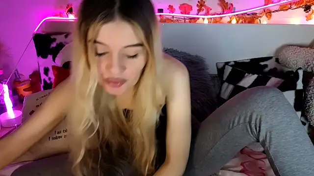 nicollewetpussy online show from May 10, 1:53 am