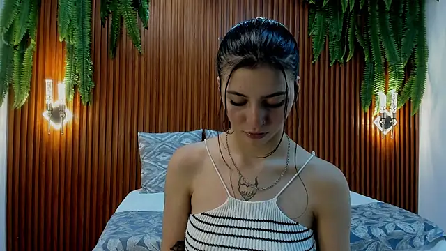 Snapshot of alice_greco chatting on June 19, 1:17 pm alice greco online show from June 19, 1:17 pm
