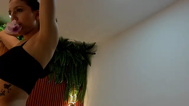 Snapshot of alice_greco chatting on June 14, 12:17 pm alice greco online show from June 14, 12:17 pm