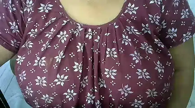 Snapshot of dramebaz_queen chatting on March 6, 7:43 pm dramebaz queen online show from March 6, 7:43 pm