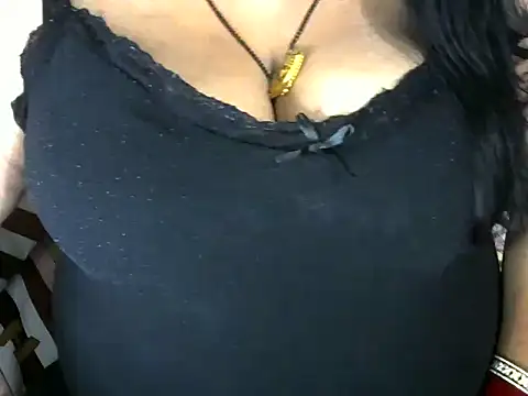 Snapshot of dramebaz_queen chatting on November 19, 7:36 pm dramebaz queen online show from November 19, 7:36 pm