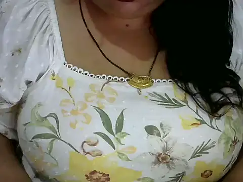 Snapshot of dramebaz_queen chatting on May 4, 6:55 pm dramebaz queen online show from May 4, 6:55 pm