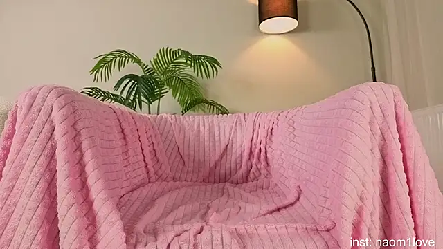 Naomi Girly online show from April 13, 6:12 pm