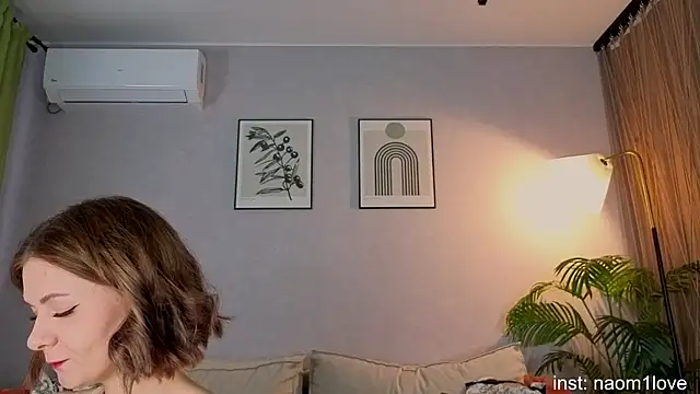Snapshot of Naomi_Girly chatting on June 13, 6:06 pm Naomi Girly online show from June 13, 6:06 pm