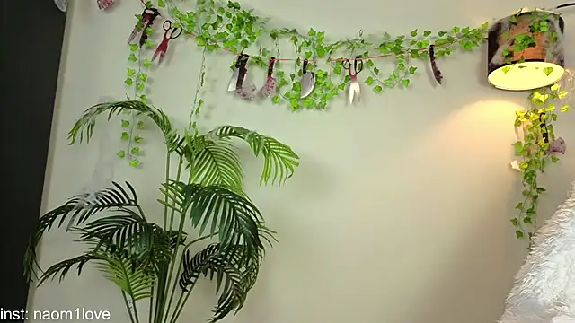 Naomi Girly online show from October 31, 3:08 pm