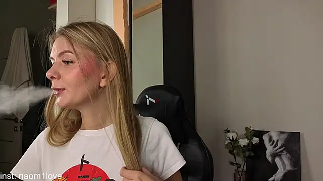 Naomi Girly online show from September 25, 5:02 am