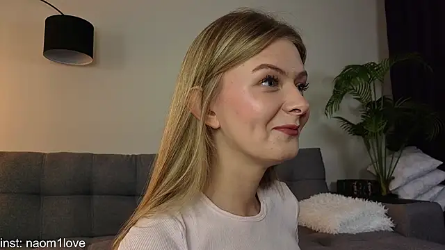 Naomi Girly online show from October 20, 2:06 pm