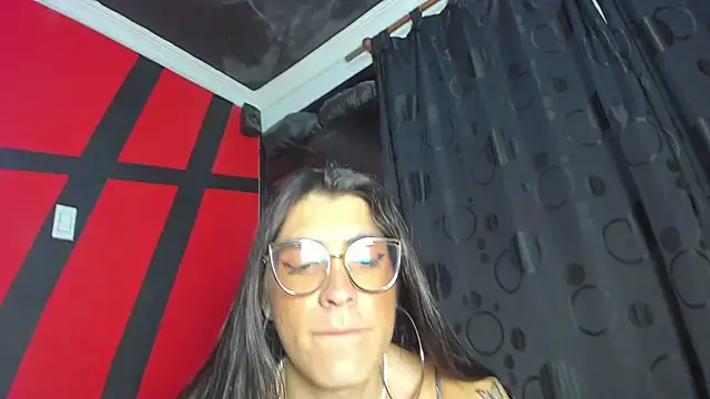 Snapshot of Chaminela_27 chatting on February 12, 3:49 pm Chaminela 27 online show from February 12, 3:49 pm