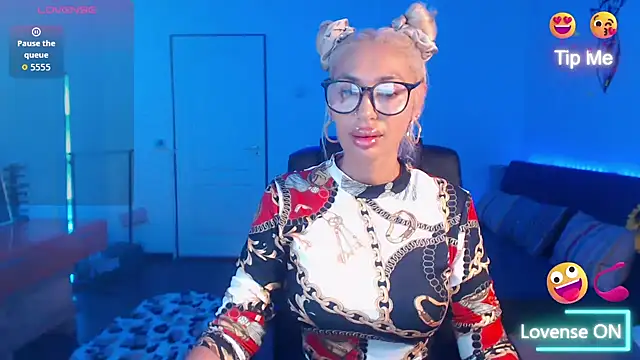 beauty chl0e online show from October 6, 7:25 pm