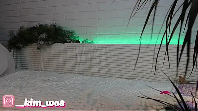  -Kim  online show from December 17, 6:20 pm