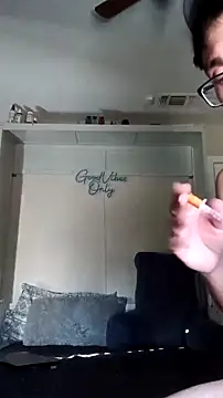 Snapshot of lRainbowBoy chatting on February 5, 9:43 pm lRainbowBoy online show from February 5, 9:43 pm