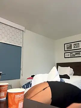 slimerlla online show from November 4, 7:01 am