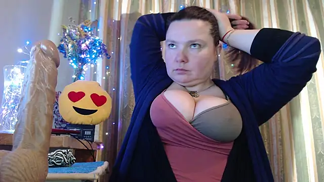 Snapshot of amorelara chatting on February 20, 7:10 am amorelara online show from February 20, 7:10 am