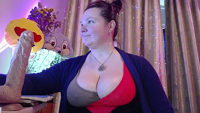 amorelara online show from March 25, 1:10 pm