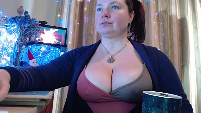 Snapshot of amorelara chatting on February 7, 1:08 pm amorelara online show from February 7, 1:08 pm