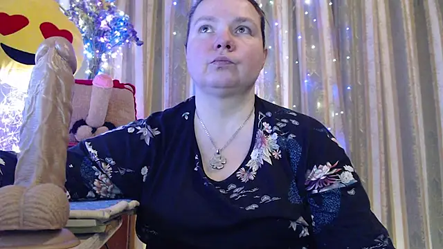 Snapshot of amorelara chatting on February 21, 9:22 am amorelara online show from February 21, 9:22 am