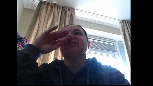 Snapshot of amorelara chatting on September 28, 8:32 am amorelara online show from September 28, 8:32 am