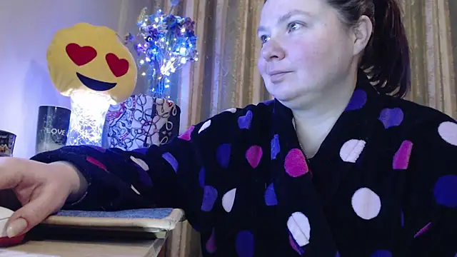 Snapshot of amorelara chatting on February 24, 3:18 am amorelara online show from February 24, 3:18 am