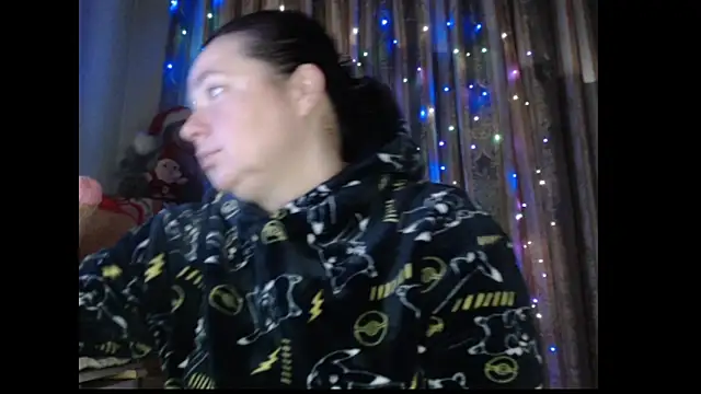 Snapshot of amorelara chatting on December 15, 6:19 am amorelara online show from December 15, 6:19 am