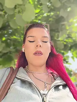 RiriRoseey online show from May 5, 7:44 am