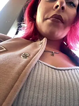 RiriRoseey online show from March 13, 8:30 am