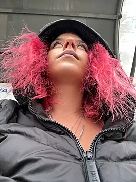 RiriRoseey online show from November 15, 8:18 am