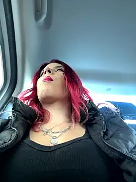 RiriRoseey online show from January 9, 9:05 am