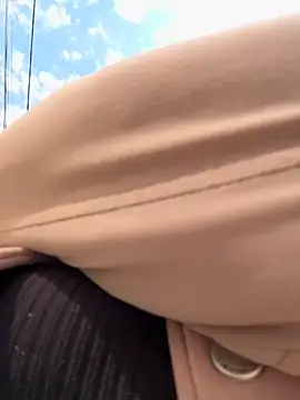 RiriRoseey online show from April 20, 8:06 am