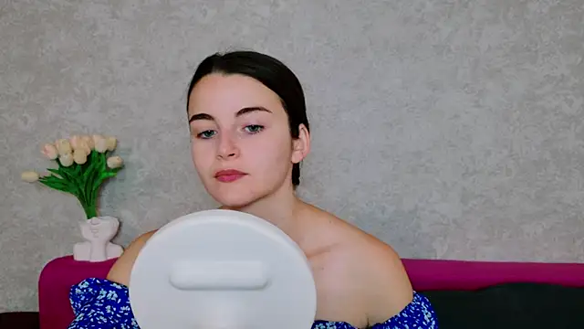 Snapshot of Miss_Arwen chatting on September 23, 3:35 am Miss Arwen online show from September 23, 3:35 am