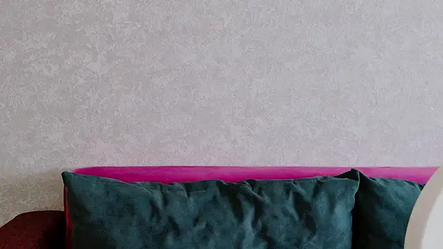 Miss Arwen online show from December 5, 5:50 am