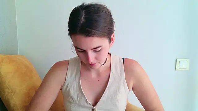 Miss Arwen online show from July 27, 9:05 am