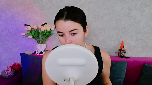 Snapshot of Miss_Arwen chatting on October 7, 5:19 am Miss Arwen online show from October 7, 5:19 am
