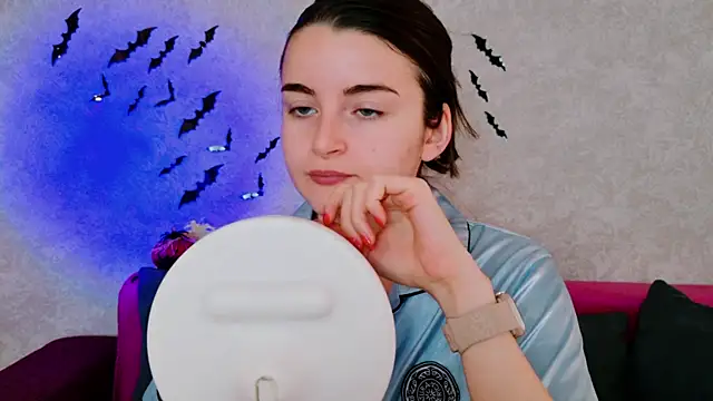 Snapshot of Miss_Arwen chatting on October 16, 3:37 am Miss Arwen online show from October 16, 3:37 am