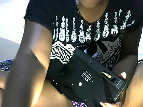 Sugarbaby32 online show from April 7, 7:37 pm