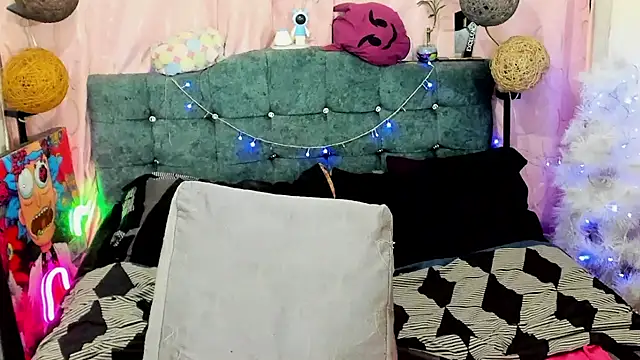 Snapshot of goldenbubble__ chatting on November 29, 10:32 pm goldenbubble online show from November 29, 10:32 pm