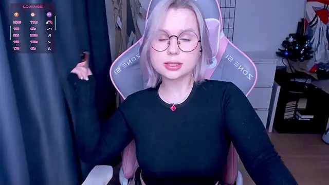 Snapshot of miray_kuriyama123 chatting on February 21, 6:10 pm miray kuriyama123 online show from February 21, 6:10 pm