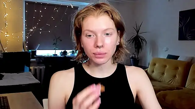 Snapshot of StellaDavis chatting on February 19, 1:06 pm StellaDavis online show from February 19, 1:06 pm