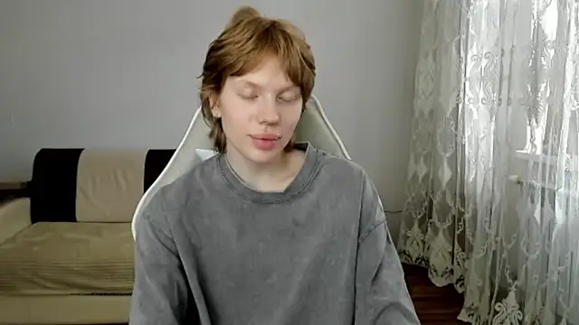 Snapshot of StellaDavis chatting on June 1, 11:10 am StellaDavis online show from June 1, 11:10 am