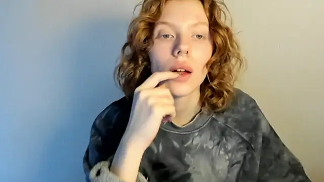 StellaDavis online show from December 19, 9:00 am