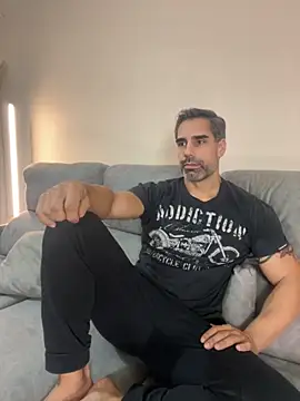 Snapshot of Alexxander20_6 chatting on October 21, 7:46 pm Alexxander20 6 online show from October 21, 7:46 pm