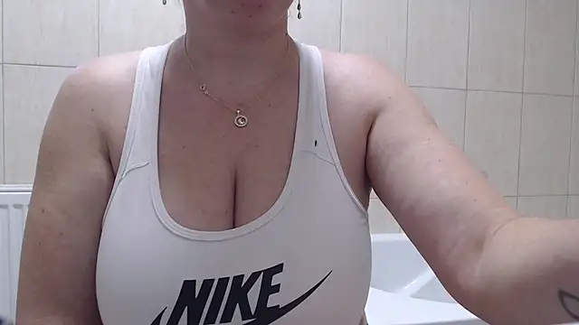 Snapshot of newamyy chatting on February 28, 6:24 am newamyy online show from February 28, 6:24 am