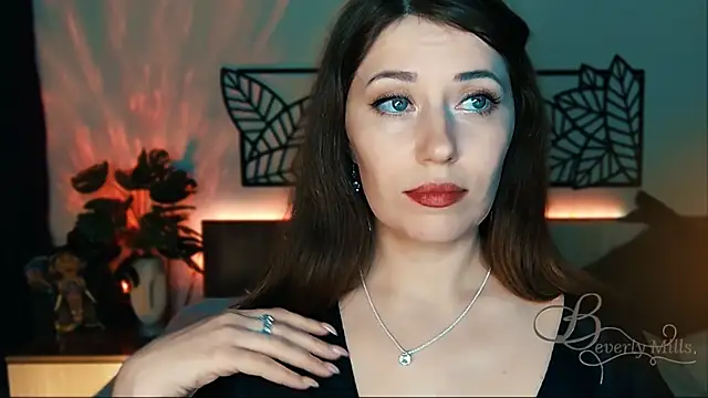 MissBeverlyMills online show from January 25, 6:35 pm