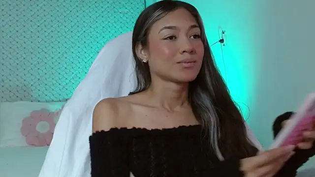 hantonella  online show from April 6, 3:35 pm