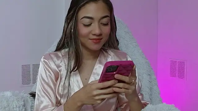 hantonella  online show from December 3, 4:50 pm