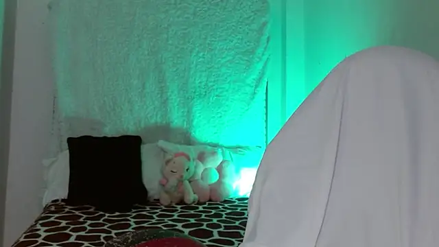 hantonella  online show from March 12, 1:15 pm