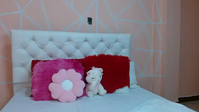 hantonella  online show from September 13, 7:36 pm