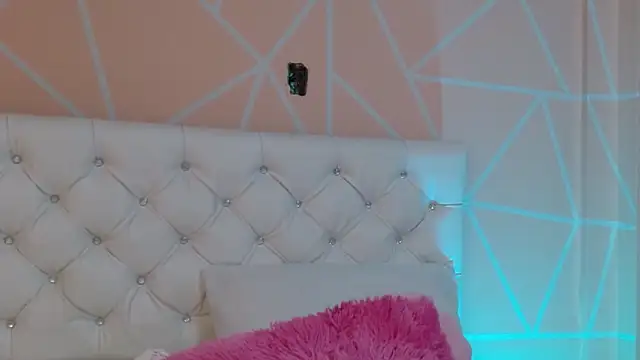 hantonella  online show from October 8, 5:35 pm