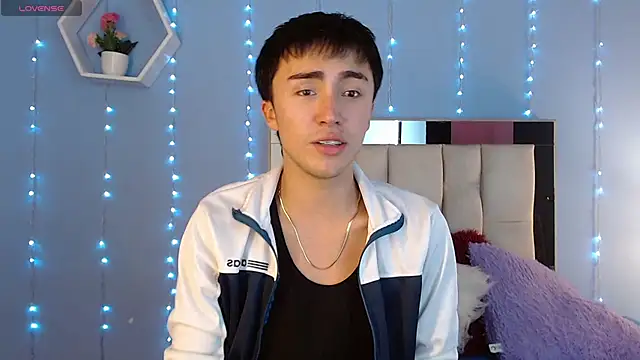 Snapshot of santi-fabulous chatting on December 3, 9:17 pm santi-fabulous online show from December 3, 9:17 pm